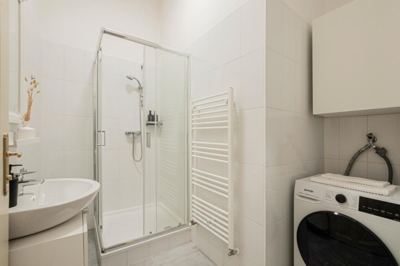 Charming Apt Perfect For 4-6 Tram, Self-Checkin Vienna Luaran gambar