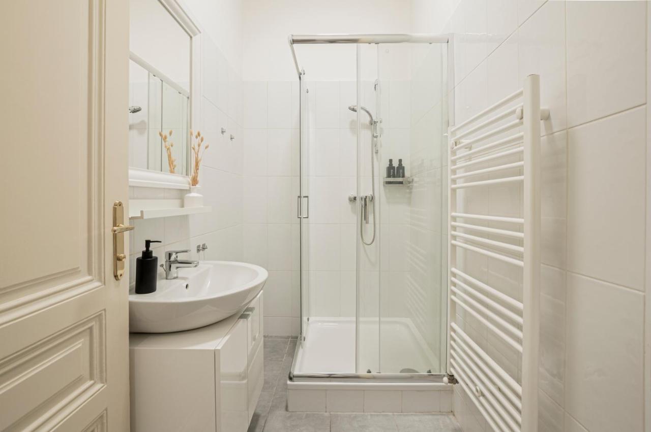 Charming Apt Perfect For 4-6 Tram, Self-Checkin Vienna Luaran gambar